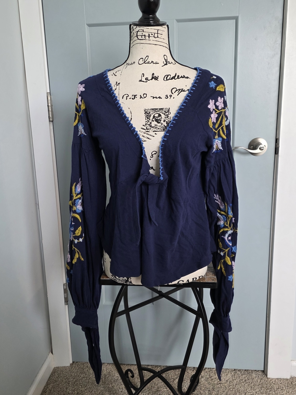 Free People Kara Embroidered Balloon Sleeve Boho Tie Front Peasant Blouse Navy M